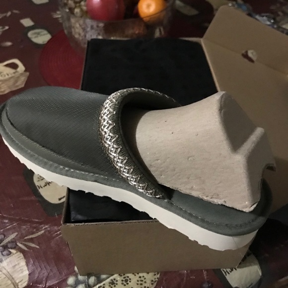 Shoes - Picture 4 of 10